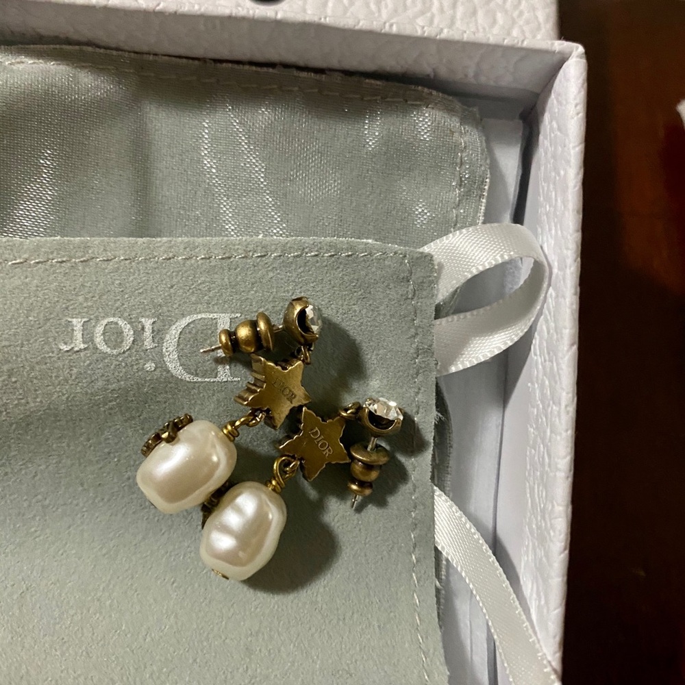 Dior Earrings - Picture 4 of 5